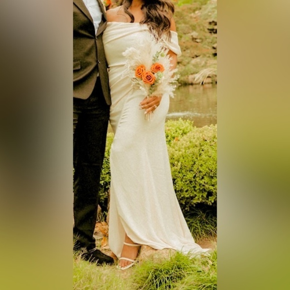 Custom simple modern wedding dress - Picture 5 of 5